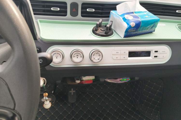 Used Wuling Hongguang MINIEV 2022 Macaron Premium Model – Lithium Iron Phosphate Audio And AC Panel