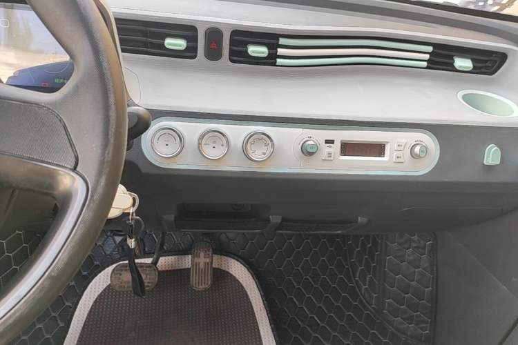 Used Wuling Hongguang MINIEV 2022 Macaron Fashion Model Lithium Iron Phosphate Audio And AC Panel