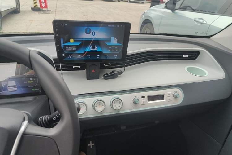 Used Wuling Hongguang MINIEV 2022 Macaron Premium Model – Lithium Iron Phosphate Audio And AC Panel
