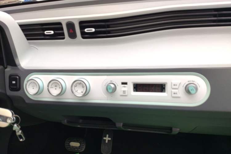 Used Wuling Hongguang MINIEV 2022 Macaron Premium Model – Lithium Iron Phosphate Audio And AC Panel