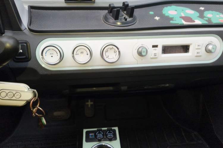 Used Wuling Hongguang MINIEV 2022 Macaron Premium Model – Lithium Iron Phosphate Audio And AC Panel