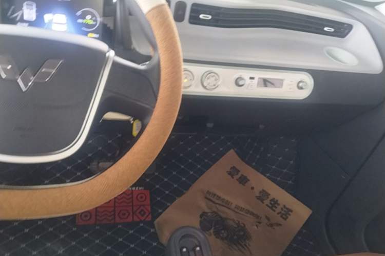Used Wuling Hongguang MINIEV 2022 Macaron Premium Model – Lithium Iron Phosphate Audio And AC Panel