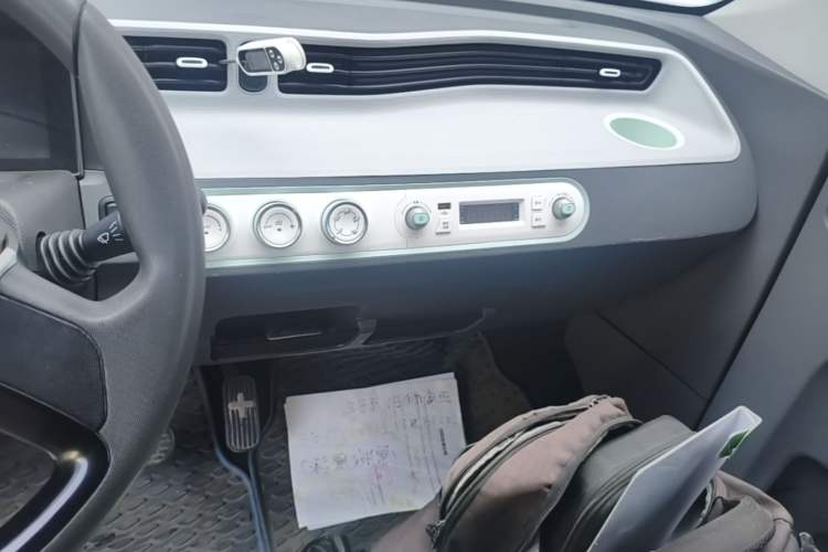 Used Wuling Hongguang MINIEV 2022 Macaron Premium Model – Lithium Iron Phosphate Audio And AC Panel