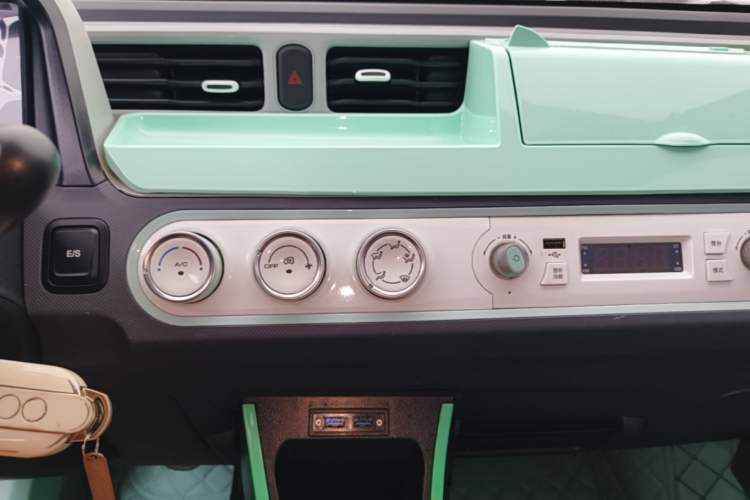 Used Wuling Hongguang MINIEV 2022 Macaron Fashion Model Lithium Iron Phosphate Audio And AC Panel