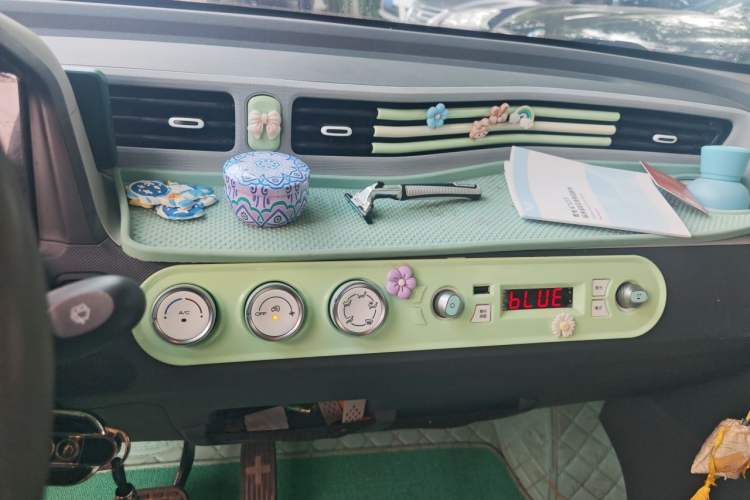 Used Wuling Hongguang MINIEV 2022 Macaron Premium Model – Lithium Iron Phosphate Audio And AC Panel