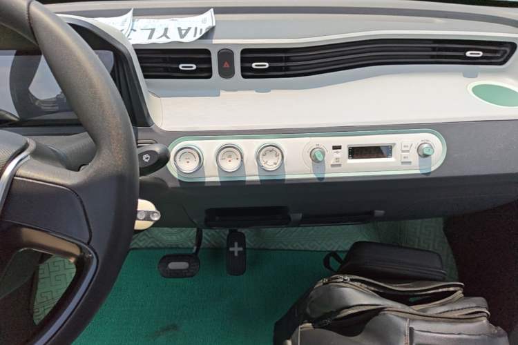 Used Wuling Hongguang MINIEV 2022 Macaron Premium Model – Lithium Iron Phosphate Audio And AC Panel