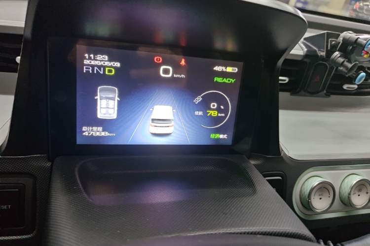 Used Wuling Hongguang MINIEV 2022 Macaron Premium Model – Lithium Iron Phosphate Audio And AC Panel