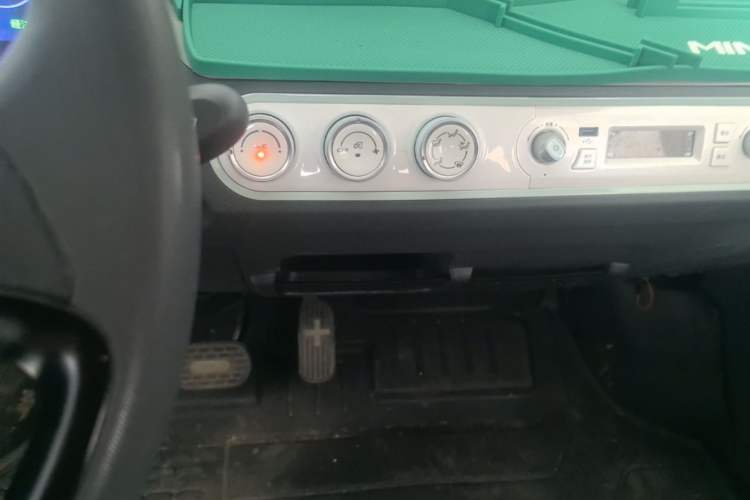 Used Wuling Hongguang MINIEV 2022 Macaron Premium Model – Lithium Iron Phosphate Audio And AC Panel