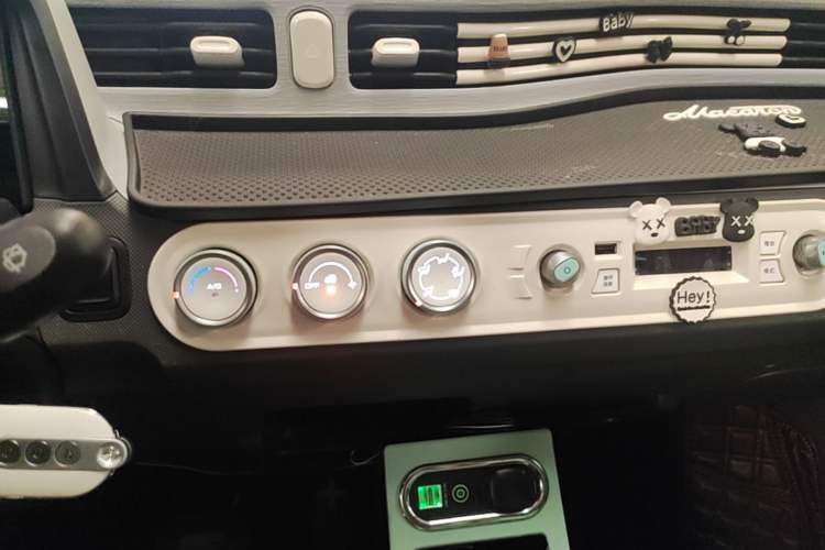 Used Wuling Hongguang MINIEV 2022 Macaron Premium Model – Lithium Iron Phosphate Audio And AC Panel