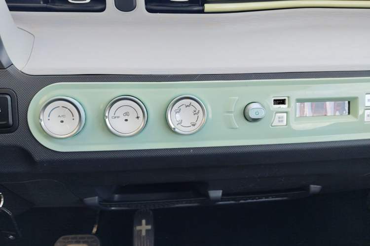 Used Wuling Hongguang MINIEV 2022 Macaron Premium Model – Lithium Iron Phosphate Audio And AC Panel