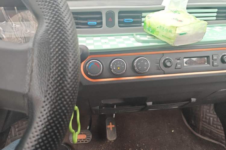 Used Wuling Hongguang MINIEV 2022 Easy Version Lithium Iron Phosphate Audio And AC Panel