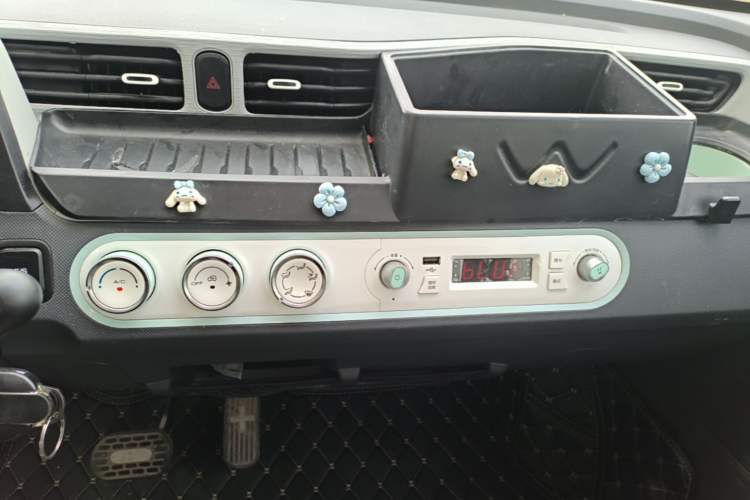 Used Wuling Hongguang MINIEV 2022 Macaron Premium Model – Lithium Iron Phosphate Audio And AC Panel