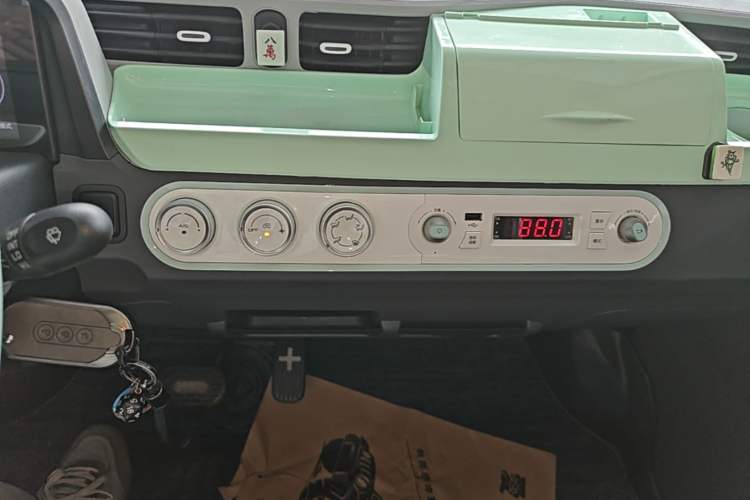 Used Wuling Hongguang MINIEV 2022 Macaron Premium Model – Lithium Iron Phosphate Audio And AC Panel