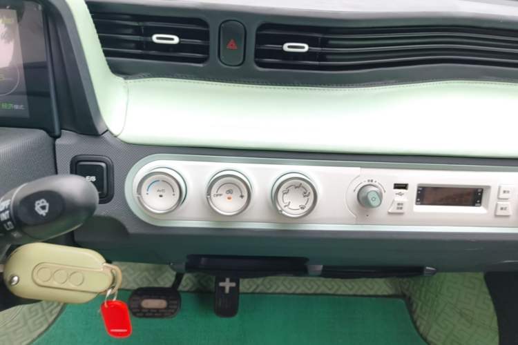 Used Wuling Hongguang MINIEV 2022 Macaron Premium Model – Lithium Iron Phosphate Audio And AC Panel
