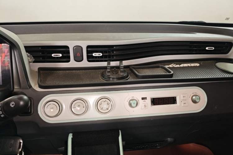 Used Wuling Hongguang MINIEV 2022 Macaron Premium Model – Lithium Iron Phosphate Audio And AC Panel