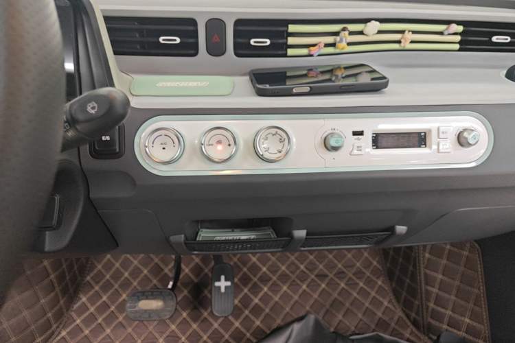 Used Wuling Hongguang MINIEV 2022 Macaron Premium Model – Lithium Iron Phosphate Audio And AC Panel