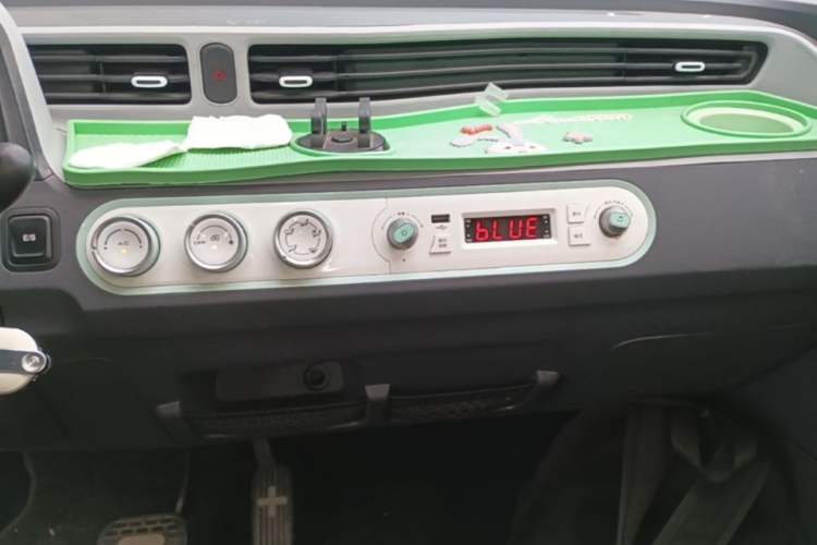 Used Wuling Hongguang MINIEV 2022 Macaron Premium Model – Lithium Iron Phosphate Audio And AC Panel