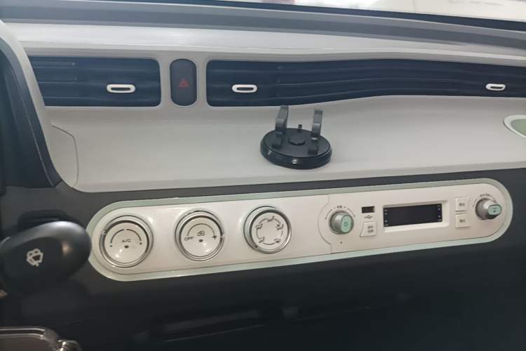 Used Wuling Hongguang MINIEV 2022 Macaron-Color Edition Lithium Iron Phosphate Audio And AC Panel