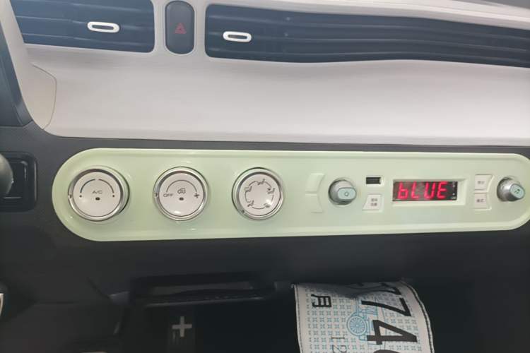 Used Wuling Hongguang MINIEV 2022 Macaron Fashion Edition Lithium-Nickel-Cobalt-Alpha-oxide Audio And AC Panel