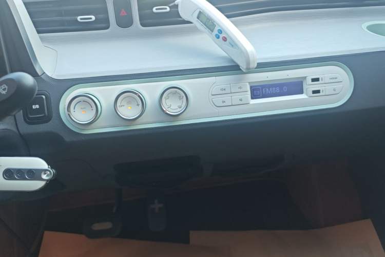 Used Wuling Hongguang MINIEV 2022 Macaron Premium Model – Lithium Iron Phosphate Audio And AC Panel