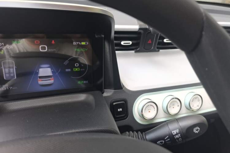 Used Wuling Hongguang MINIEV 2022 Macaron Premium Model – Lithium Iron Phosphate Audio And AC Panel