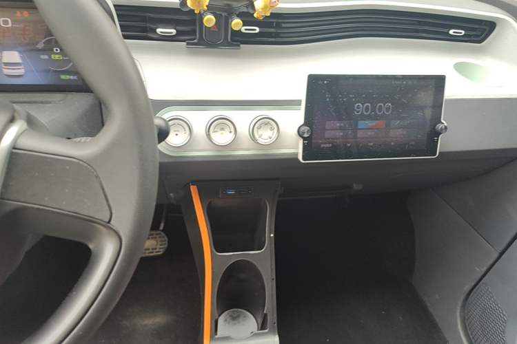 Used Wuling Hongguang MINIEV 2022 Macaron Premium Model – Lithium Iron Phosphate Audio And AC Panel