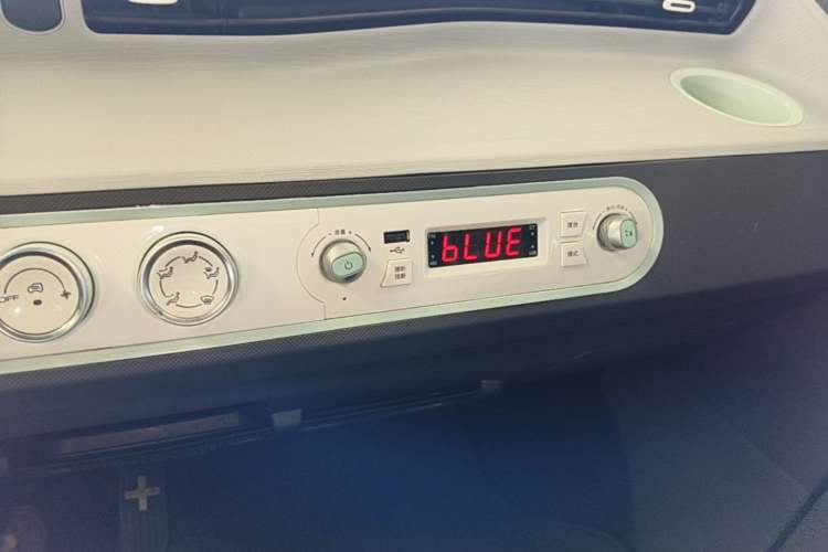 Used Wuling Hongguang MINIEV 2022 Macaron Premium Model – Lithium Iron Phosphate Audio And AC Panel