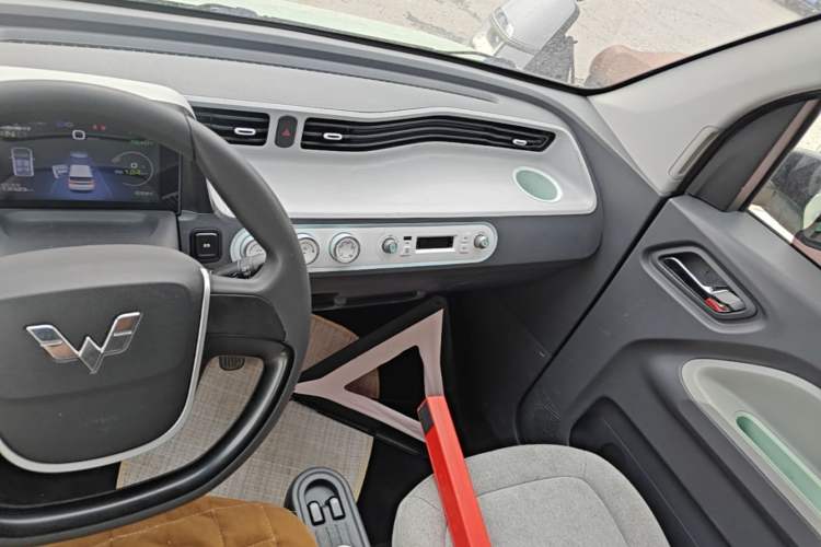 Used Wuling Hongguang MINIEV 2022 Macaron Premium Model – Lithium Iron Phosphate Audio And AC Panel