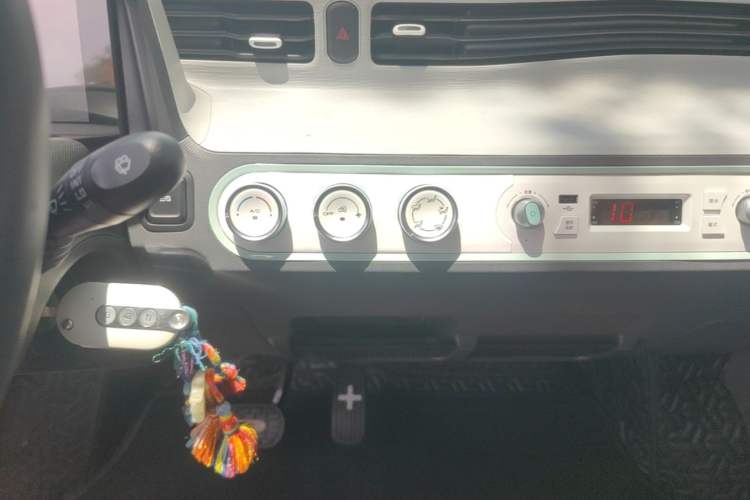 Used Wuling Hongguang MINIEV 2022 Macaron Fashion Model Lithium Iron Phosphate Audio And AC Panel