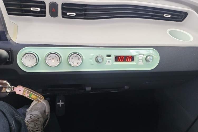 Used Wuling Hongguang MINIEV 2022 Macaron Premium Model – Lithium Iron Phosphate Audio And AC Panel