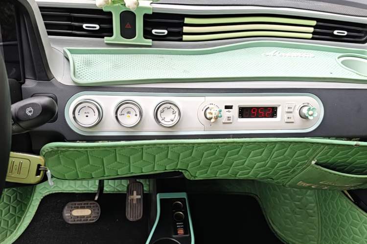 Used Wuling Hongguang MINIEV 2022 Macaron Fashion Model Lithium Iron Phosphate Audio And AC Panel