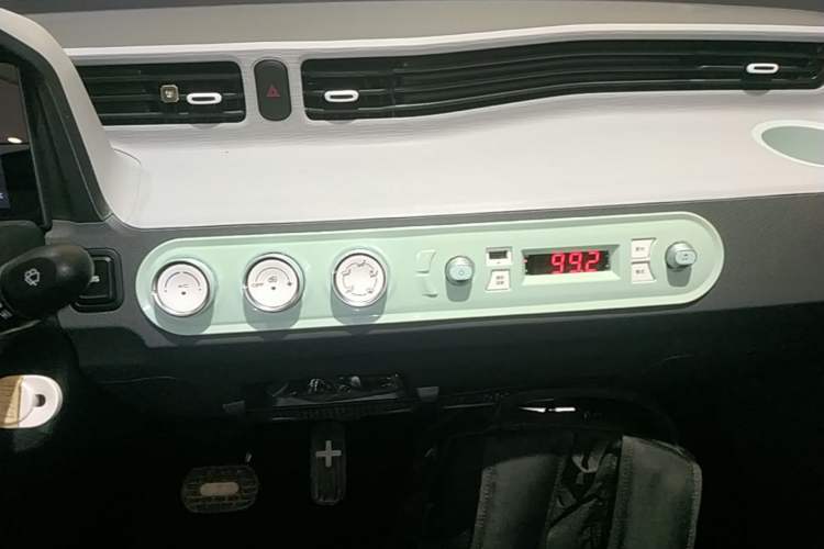 Used Wuling Hongguang MINIEV 2022 Macaron Premium Model – Lithium Iron Phosphate Audio And AC Panel