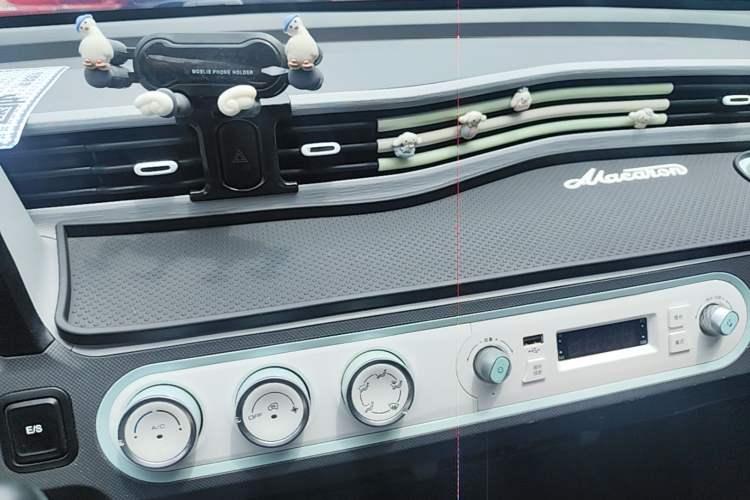 Used Wuling Hongguang MINIEV 2022 Macaron Fashion Model Lithium Iron Phosphate Audio And AC Panel