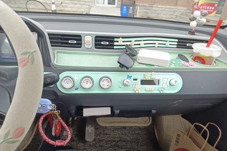 Used Wuling Hongguang MINIEV 2022 Macaron Fashion Model Lithium Iron Phosphate Audio And AC Panel