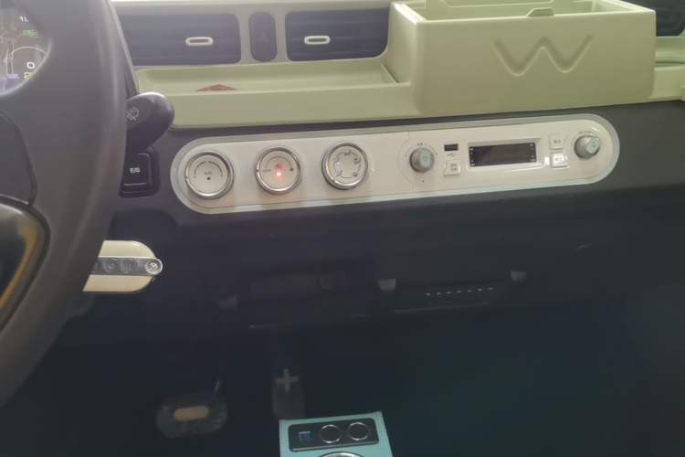 Used Wuling Hongguang MINIEV 2022 Macaron Premium Model – Lithium Iron Phosphate Audio And AC Panel