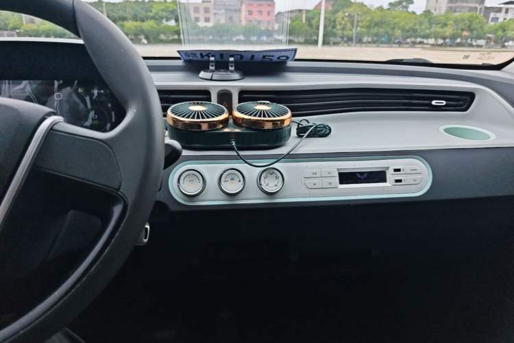 Used Wuling Hongguang MINIEV 2022 Macaron Premium Model – Lithium Iron Phosphate Audio And AC Panel
