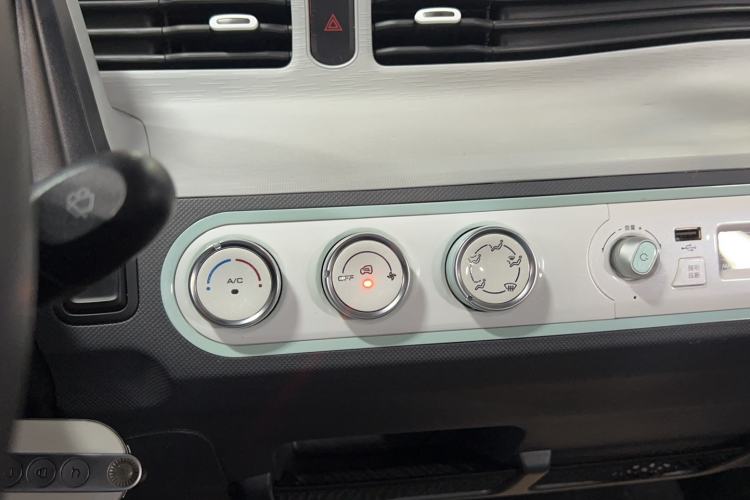Used Wuling Hongguang MINIEV 2022 Macaron Premium Model – Lithium Iron Phosphate Audio And AC Panel