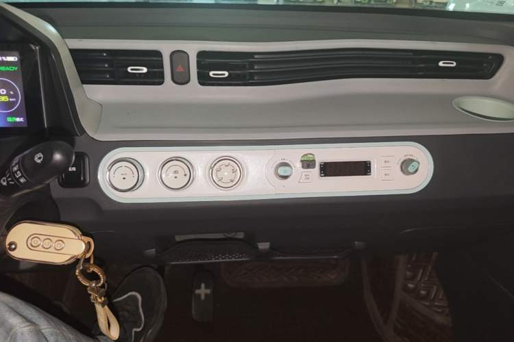 Used Wuling Hongguang MINIEV 2022 Macaron Fashion Model Lithium Iron Phosphate Audio And AC Panel