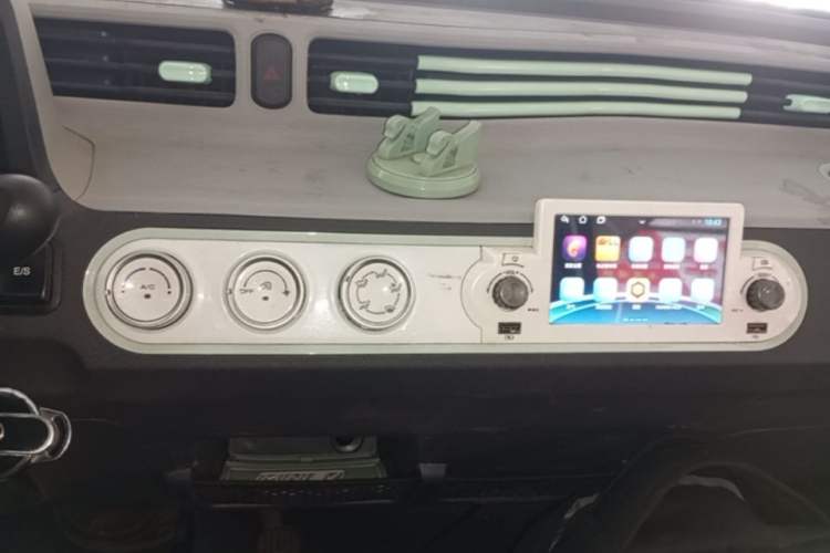 Used Wuling Hongguang MINIEV 2022 Macaron Fashion Edition Lithium-Nickel-Cobalt-Alpha-oxide Audio And AC Panel