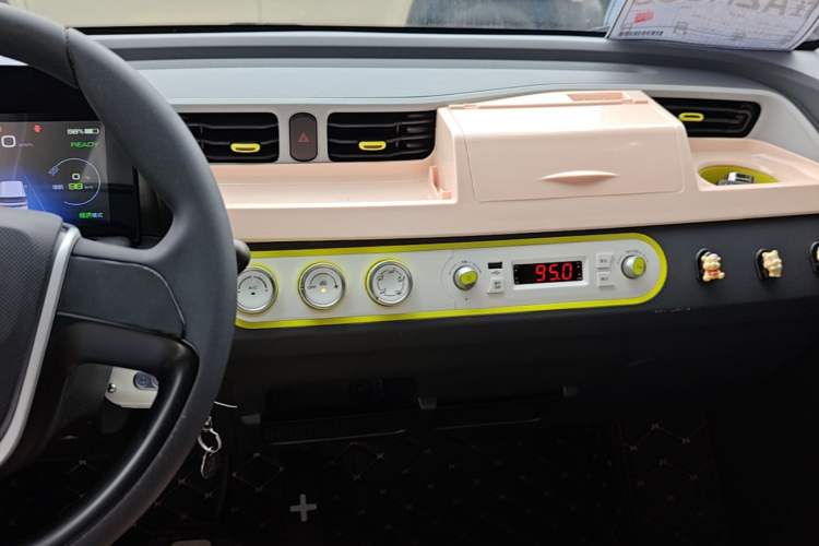 Used Wuling Hongguang MINIEV 2022 Macaron-Color Edition Lithium Iron Phosphate Audio And AC Panel