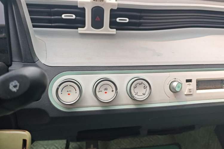 Used Wuling Hongguang MINIEV 2022 Macaron Premium Model – Lithium Iron Phosphate Audio And AC Panel