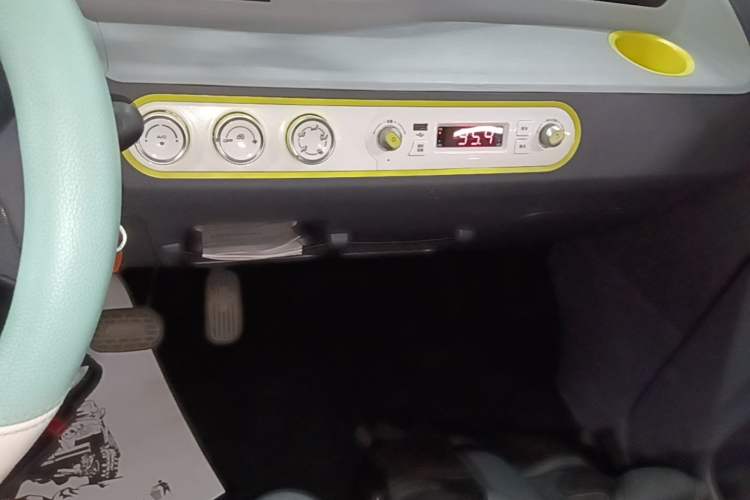 Used Wuling Hongguang MINIEV 2022 Macaron-Color Edition Lithium Iron Phosphate Audio And AC Panel