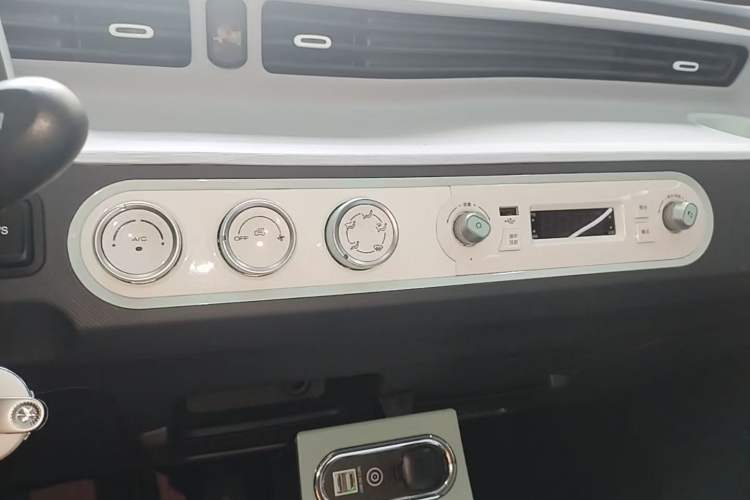 Used Wuling Hongguang MINIEV 2022 Macaron Premium Model – Lithium Iron Phosphate Audio And AC Panel