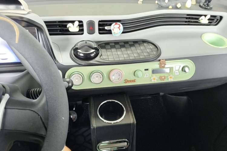 Used Wuling Hongguang MINIEV 2022 Macaron Fashion Model Lithium Iron Phosphate Audio And AC Panel
