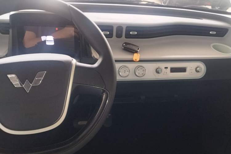 Used Wuling Hongguang MINIEV 2022 Macaron Fashion Model Lithium Iron Phosphate Audio And AC Panel