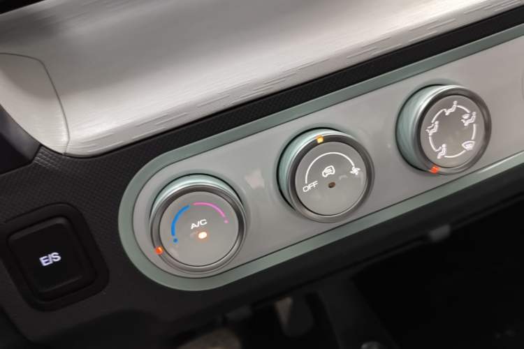Used Wuling Hongguang MINIEV 2022 Macaron Fashion Edition Lithium-Nickel-Cobalt-Alpha-oxide Audio And AC Panel