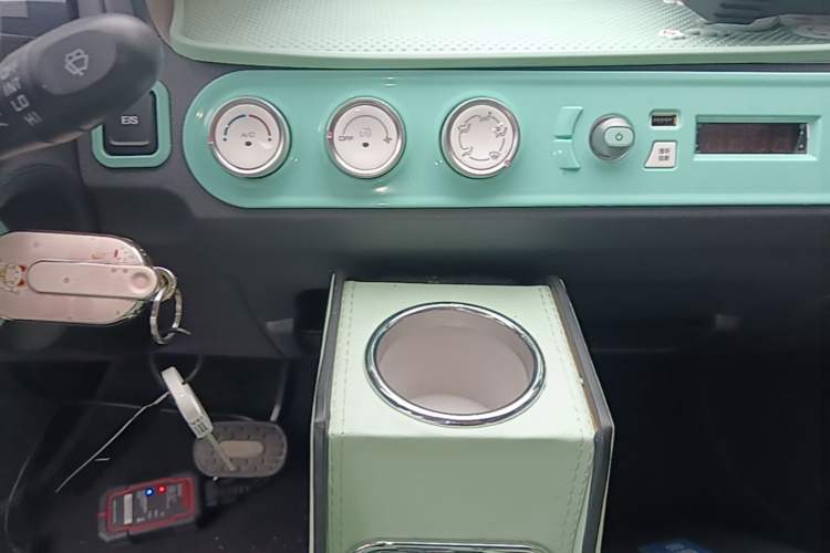 Used Wuling Hongguang MINIEV 2022 Macaron Premium Model – Lithium Iron Phosphate Audio And AC Panel