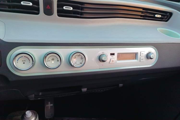 Used Wuling Hongguang MINIEV 2022 Macaron Premium Model – Lithium Iron Phosphate Audio And AC Panel