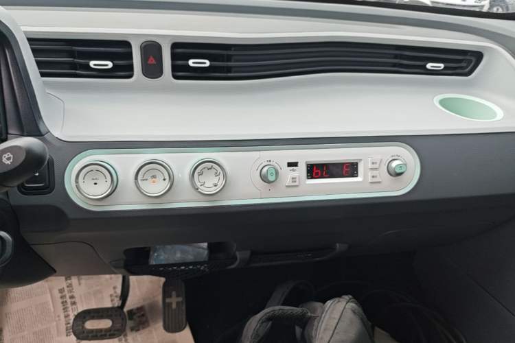 Used Wuling Hongguang MINIEV 2022 Macaron Fashion Model Lithium Iron Phosphate Audio And AC Panel