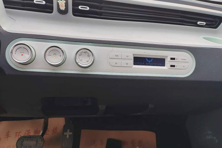 Used Wuling Hongguang MINIEV 2022 Macaron Premium Model – Lithium Iron Phosphate Audio And AC Panel